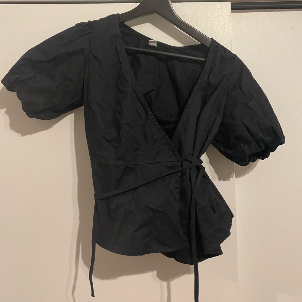 Old Navy puff sleeve peplum wrap top